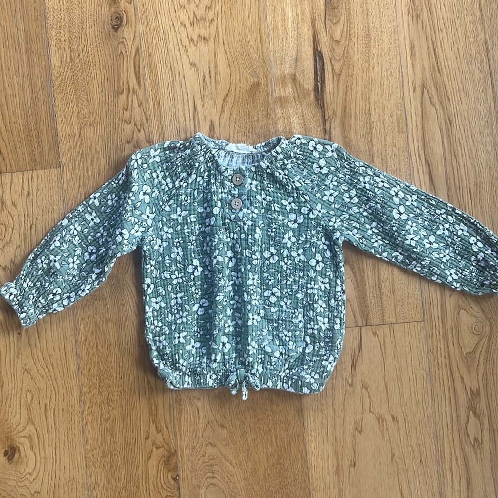 Jessica Simpson long sleeved blouse